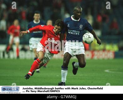 Juninho, Middlesbrough combatte con Mark Jules, Chesterfield Foto Stock