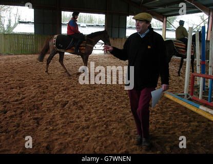 Horse Racing - Nicky Henderson Maneggio Open Day - Sette tumuli Foto Stock