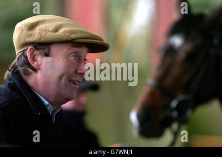 Horse Racing - Nicky Henderson Maneggio Open Day - Sette tumuli Foto Stock