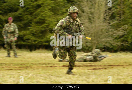Giovani reclute della terza truppa di Lancaster durante un esercizio di quattro giorni sul campo di formazione di base. Foto Stock