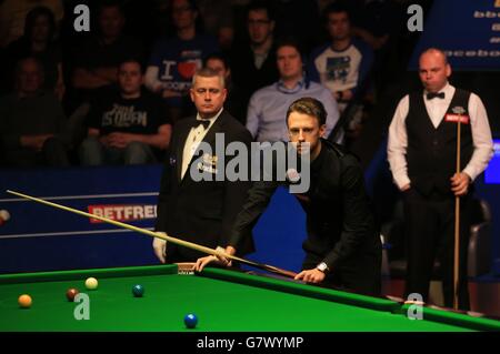 Snooker - Betfred Campionato Mondiale - Giorno tredici - Crucible Theatre Foto Stock