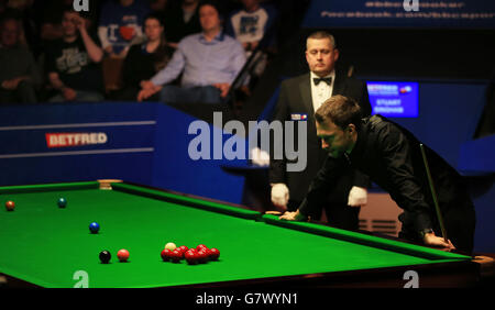 Snooker - Betfred Campionato Mondiale - Giorno tredici - Crucible Theatre Foto Stock