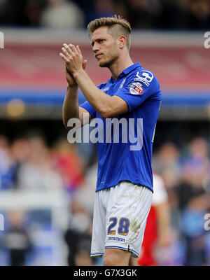 Calcio - Sky Bet Championship - Birmingham City / Charlton Athletic - St Andrew's. Michael Morrison di Birmingham applaudisce i fan dopo il gioco Foto Stock