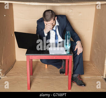 Imprenditore si è rotto e bevuto Foto Stock