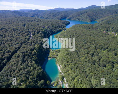 Veduta aerea della splendida natura del Parco Nazionale dei Laghi di Plitvice, Croazia Foto Stock