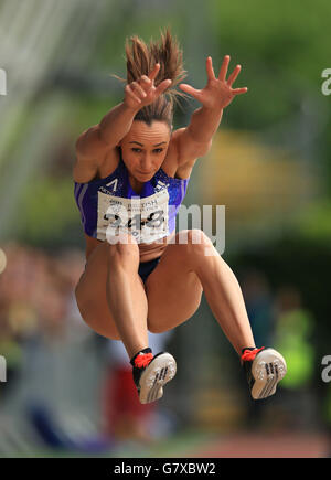 Jessica Ennis-Hill compete nel lungo salto durante la Loughborough International allo Stadio Paula Radcliffe di Loughborough. Foto Stock