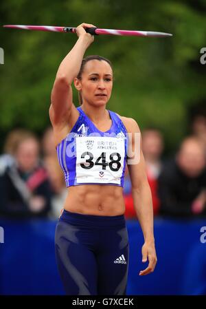 Jessica Ennis-Hill compete nel giavellotto durante la Loughborough International allo Stadio Paula Radcliffe di Loughborough. Foto Stock