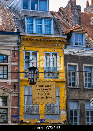 LILLE, FRANCIA - 08 GIUGNO 2014: Grazie per la visita segno sullo svincolo di Place du Lion d'Or e Rue des Chats Bossus nella città vecchia Foto Stock