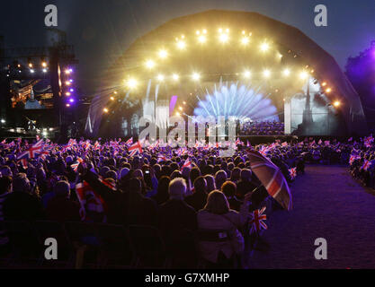 Una visione generale del VE Day 70: Un concerto Party to Remember sulla Horse Guards Parade, Whitehall, Londra. Foto Stock