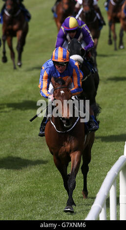 Baciato dagli Angeli guidato da Seamie Heffernan sulla strada per vincere il Derrinstown Stud 1,000 Guineas Trial Day durante il Derrinstown Stud Derby Trial Day all'ippodromo di Leopardstown, Dublino, Irlanda. Foto Stock