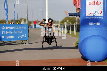 Sport - British Paratriathlon Championships - Millennium Coastal Park. Phil Hogg vince la categoria PT1 dei campionati britannici di Paratriathlon al Millennium Coastal Park di Llanelli. Foto Stock