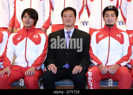 Tokyo, Giappone. Il 27 giugno, 2016. (L-R) Kenya Yasuda, Yoji Omoto, Yusuke Shimizu (JPN) Pallanuoto : Giappone uomini Water Polo team invia-off party per il Rio 2016 Giochi Olimpici a Tokyo in Giappone . © AFLO SPORT/Alamy Live News Foto Stock