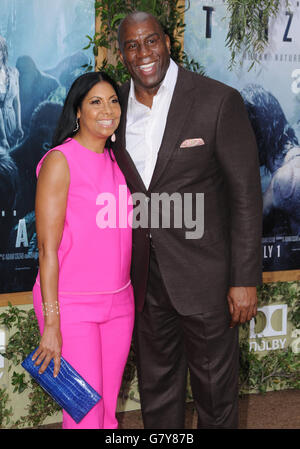 Hollywood, CA, Stati Uniti d'America. Il 27 giugno, 2016. 27 Giugno 2016 - Hollywood. Cookie Johnson, Magic Johnson. Gli arrivi di Los Angeles Premiere Mondiale della Warner Bros' ''La leggenda di Tarzan" tenutosi presso il Teatro Dolby. Photo credit: Birdie Thompson/AdMedia Credito: Birdie Thompson/AdMedia/ZUMA filo/Alamy Live News Foto Stock