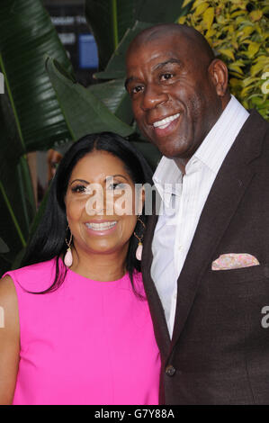 Hollywood, CA, Stati Uniti d'America. Il 27 giugno, 2016. 27 Giugno 2016 - Hollywood. Cookie Johnson, Magic Johnson. Gli arrivi di Los Angeles Premiere Mondiale della Warner Bros' ''La leggenda di Tarzan" tenutosi presso il Teatro Dolby. Photo credit: Birdie Thompson/AdMedia Credito: Birdie Thompson/AdMedia/ZUMA filo/Alamy Live News Foto Stock