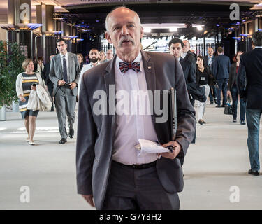 Bruxelles, BXL, Belgio. Il 28 giugno, 2016. Euroscettici polacco Janusz Korwin Mikke arriva per una seduta straordinaria del Parlamento europeo su Brexit al Parlamento Europeo con sede a Bruxelles, in Belgio, il 28.06.2016 da Wiktor Dabkowski Credito: Wiktor Dabkowski/ZUMA filo/Alamy Live News Foto Stock