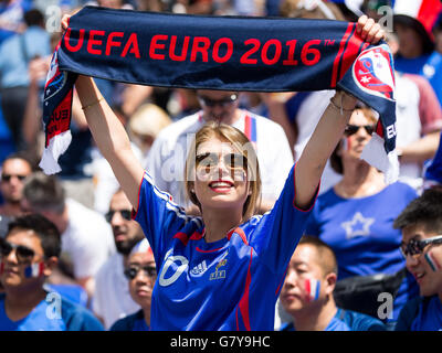 Lione, Francia. Il 26 giugno, 2016. Campionato Europeo 2016 campionati di calcio, ultimi 16. Francia contro Repubblica d Irlanda. Ventole francese © Azione Sport Plus/Alamy Live News Foto Stock