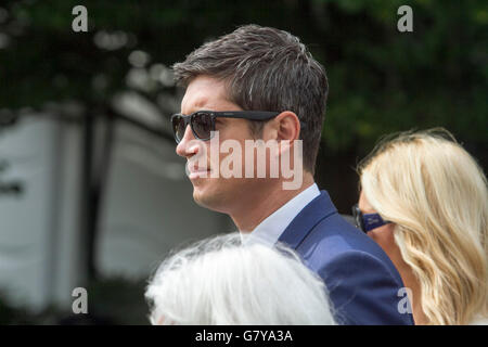 Wimbledon Londra,UK. Il 28 giugno 2016. La televisione inglese presenter Vernon Kay arriva al AELTC il giorno 2 del 2016 campionati di Wimbledon Credito: amer ghazzal/Alamy Live News Foto Stock