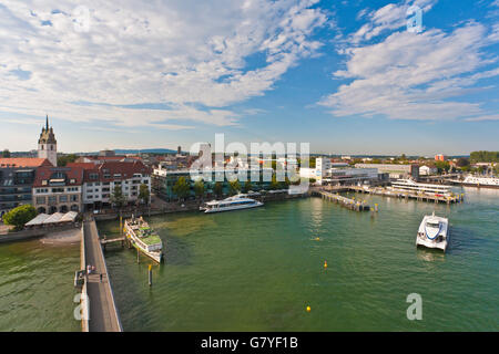 Vista di Friedrichshafen, waterfront promenade, porto, Bodensee, Lago di Costanza, Baden-Wuerttemberg Foto Stock