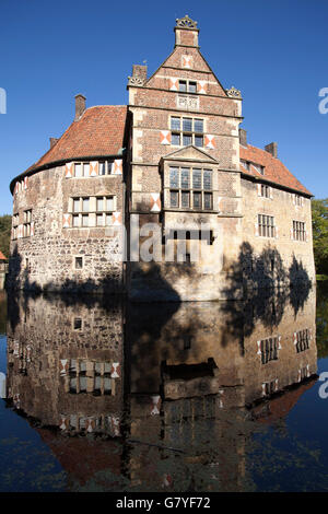 Burg Vischering moated castle, Luedinghausen, distretto di Coesfeld, Muensterland, Renania settentrionale-Vestfalia Foto Stock