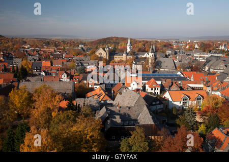 Vista dalla torre della chiesa di chiesa Marktkirche, Goslar, un sito Patrimonio Mondiale dell'UNESCO, Harz, Bassa Sassonia Foto Stock