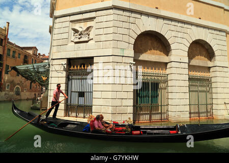 Teatro La Fenice, Teatro dell'opera di Venezia, Rio delle veste. Foto Stock