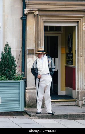 Bath, Regno Unito - 15 agosto 2015: portiere in Jane Austen Centre in bagno. Egli era un romanziere inglese Foto Stock