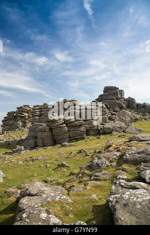 Il granito di Hound Tor è stato alterato da milioni di anni di vento, pioggia e gelo su Dartmoor Devon, Inghilterra, Regno Unito Foto Stock