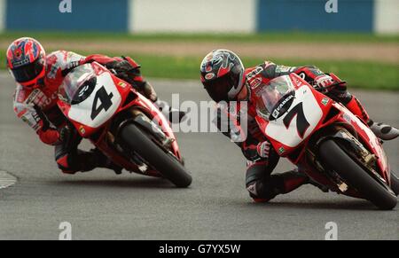 Motociclette - SBK 97 Superbike World Championship. Pierfrancesco Chili (a destra) conduce ???? (sinistra) Foto Stock