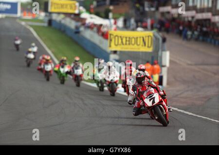 Piloti al via del SBK 97 Superbike World Campionato Foto Stock