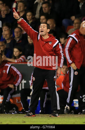 Il manager di Sheffield United, Nigel Clough, gestisce la linea di contatto contro Swindon Town durante la prima fase della Sky Bet League One, Play-Off semi Final, prima tappa a Bramall Lane, Sheffield. Foto Stock