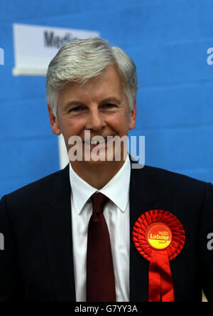 Candidato al lavoro per il North Warwickshire Mike o'Brien al Coleshill Leisure Centre di Coleshill nelle elezioni generali del 2015. Foto Stock