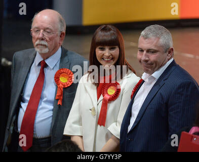 Melanie Onn, candidato laburista per il Grande Grimsby, guarda come i grandi Grimsby e Cleethorpes circoscrizioni contano si svolge presso l'Auditorium Grimsby. Foto Stock