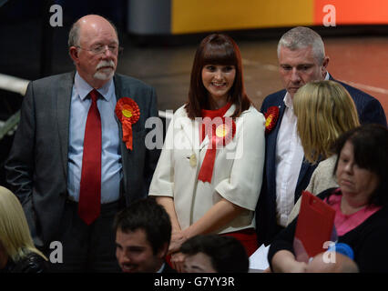 Melanie Onn, candidato laburista per il Grande Grimsby, guarda come i grandi Grimsby e Cleethorpes circoscrizioni contano si svolge presso l'Auditorium Grimsby. Foto Stock