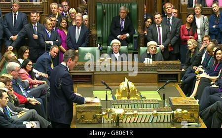 Il primo ministro David Cameron parla per la prima volta ai deputati eletti nella Camera dei Comuni dopo le elezioni generali. Foto Stock
