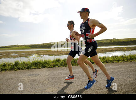 Sport - British Paratriathlon Championships - Millennium Coastal Park. George Goodwin durante la categoria PT5 dei campionati britannici di Paratriathlon al Millennium Coastal Park di Llanelli. Foto Stock