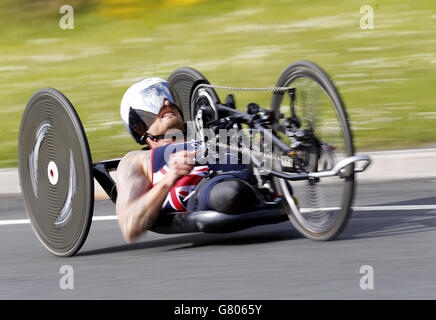 Sport - British Paratriathlon Championships - Millennium Coastal Park. Joseph Townsend durante la categoria PT1 dei campionati britannici di Paratriathlon al Millennium Coastal Park di Llanelli. Foto Stock