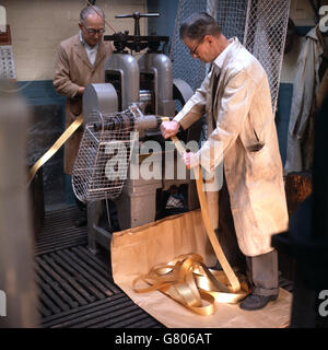 Industria - George M Whiley Oro e Argento fruste - Whitfield Street, Londra Foto Stock