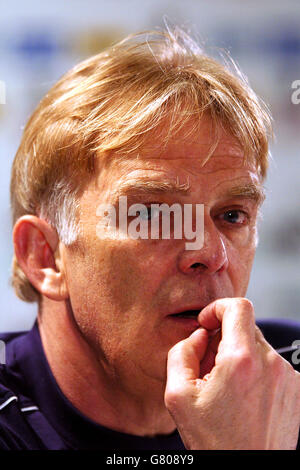 Calcio - Bundesliga tedesca - VFB Stuttgart v SC Freiburg - Gottlieb Daimler Stadium. Volker Finke, allenatore di SC Freiburg Foto Stock