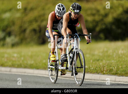 Sport - British Paratriathlon Championships - Millennium Coastal Park. Melissa Reid durante la categoria PT5 dei campionati britannici di Paratriathlon al Millennium Coastal Park di Llanelli. Foto Stock