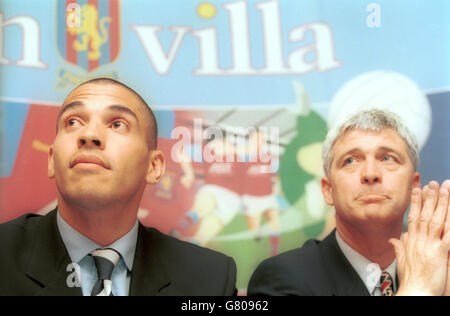 Il manager di Aston Villa Brian Little, che ha preceduto la sua firma di 7 m, Stan Collymore sarà un successo a Villa Park durante una conferenza stampa Foto Stock