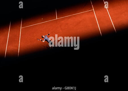 Andy Murray in azione contro Jeremy Chardy nel quarto round del singolo maschile il 9° giorno del French Open al Roland Garros il 1° giugno 2015 a Parigi, Francia Foto Stock