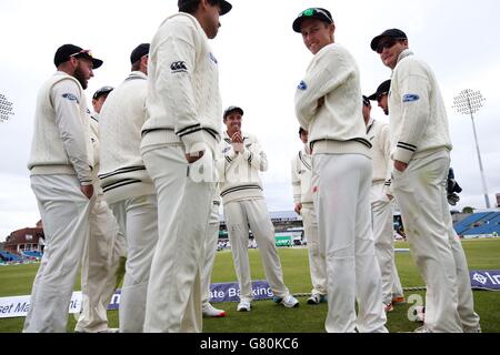 Cricket - Second Investec Test Match - Day Four - Inghilterra / Nuova Zelanda - Headingley. Tim Southee (centro) della Nuova Zelanda il quarto giorno dell'Investec Second Test a Headingley, Leeds. Foto Stock