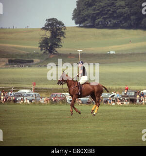 Il Duca di Edimburgo suona la polo al Cowdray Park, Midhurst, Sussex. La sua squadra, 'Windsor Park', ha perso ai Centaurs 7-8. Foto Stock