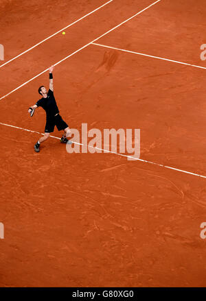 Andy Murray durante il suo 2 ° round maschile s singles match contro Joao Sousa il giorno cinque del French Open a Roland Garros il 28 maggio 2015 a Parigi, Francia Foto Stock