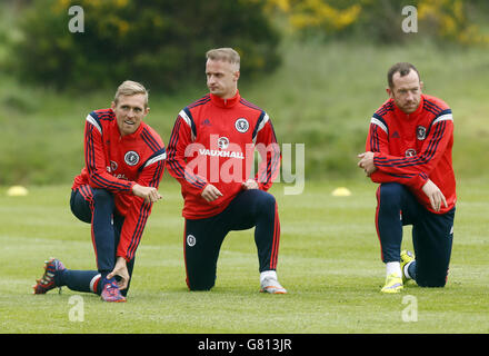 Scotland (da sinistra a destra) Darren Fletcher, Leigh Griffiths e Charlie Adam durante la sessione di allenamento a Mar Hall, Bishopton. Foto Stock