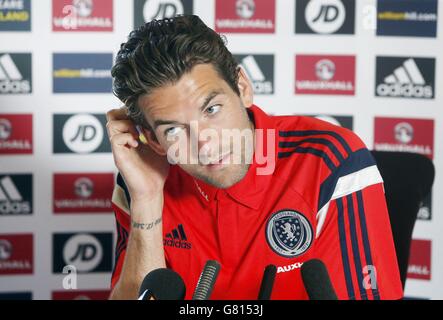 Calcio - UEFA Euro 2016 - Qualifiche - Gruppo D - Repubblica d'Irlanda / Scozia - Conferenza Stampa e formazione Scozia - ma.... Charlie Mulcrew in Scozia durante una conferenza stampa al Mar Hall di Glasgow. Foto Stock