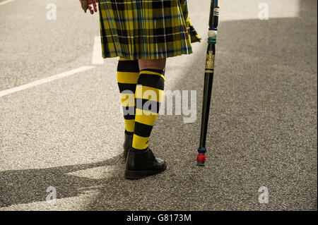 Il Penzance Town Crier marching durante il giorno Mazey celebrazioni in Penzance Cornwall Regno Unito. Foto Stock