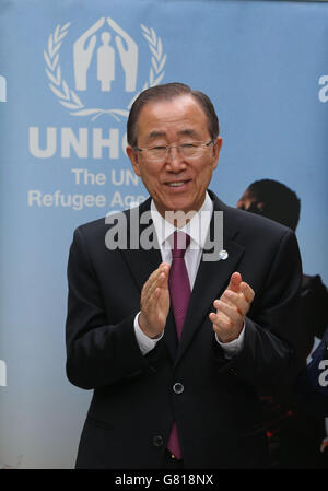 Il Segretario Generale delle Nazioni Unite Ban Ki-moon alla Farmleigh House, a Dublino, dove incontra i rifugiati che si sono reinsediati in Irlanda. Foto Stock