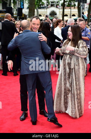 Jude Law, Melissa McCarthy e Jason Statham frequentano la prima europea di Spy all'Odeon Leicester Square, Londra. PREMERE ASSOCIAZIONE foto. Data immagine: Mercoledì 27 maggio 2015. Il credito fotografico dovrebbe essere: Ian West/PA Wire Foto Stock