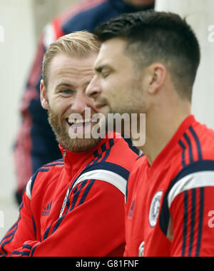 Barry Bannan e Russell Martin in Scozia durante la sessione di formazione a Mar Hall, Bishopton. Foto Stock